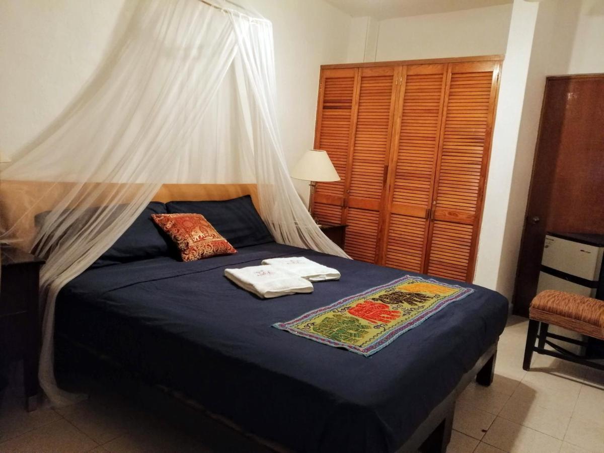 Casa Adriana VIP Backpackers Hostel Puerto Vallarta Bagian luar foto
