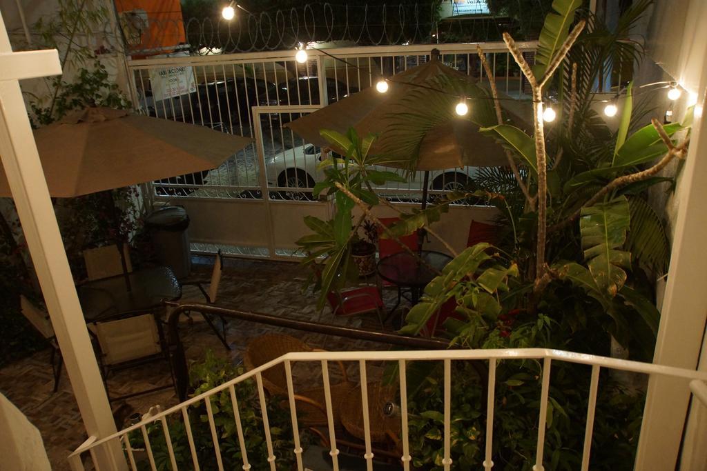 Casa Adriana VIP Backpackers Hostel Puerto Vallarta Bagian luar foto