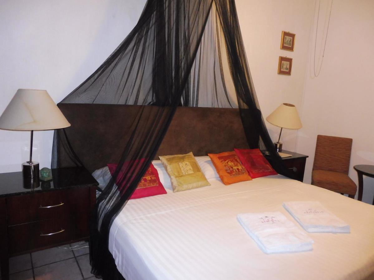Casa Adriana VIP Backpackers Hostel Puerto Vallarta Bagian luar foto