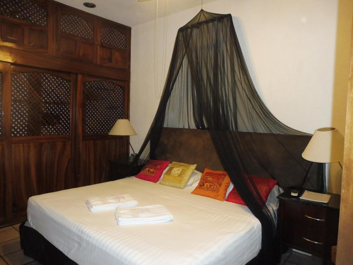 Casa Adriana VIP Backpackers Hostel Puerto Vallarta Bagian luar foto