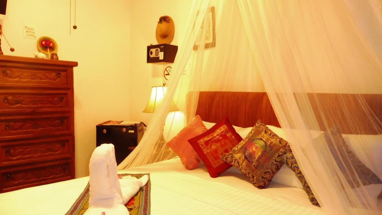 Casa Adriana VIP Backpackers Hostel Puerto Vallarta Bagian luar foto