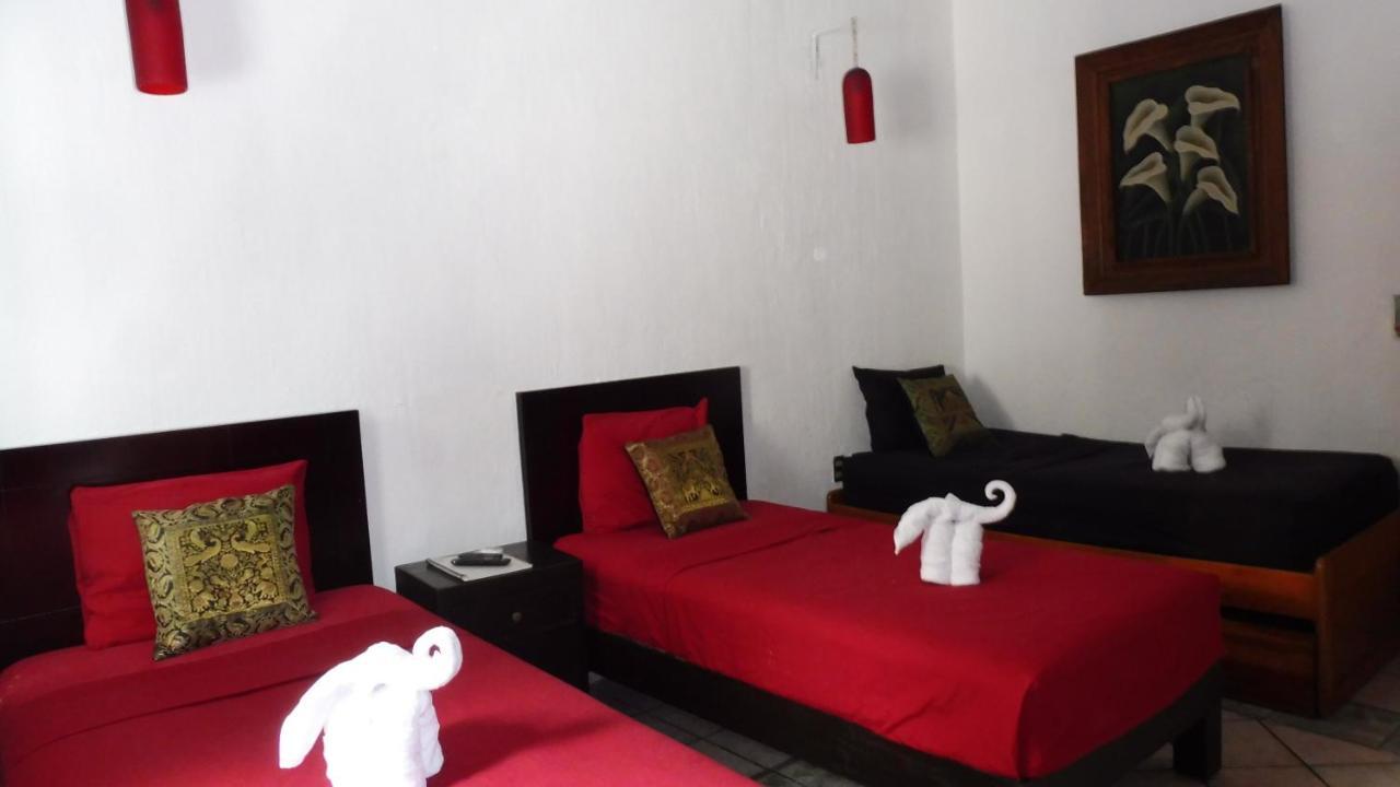 Casa Adriana VIP Backpackers Hostel Puerto Vallarta Bagian luar foto